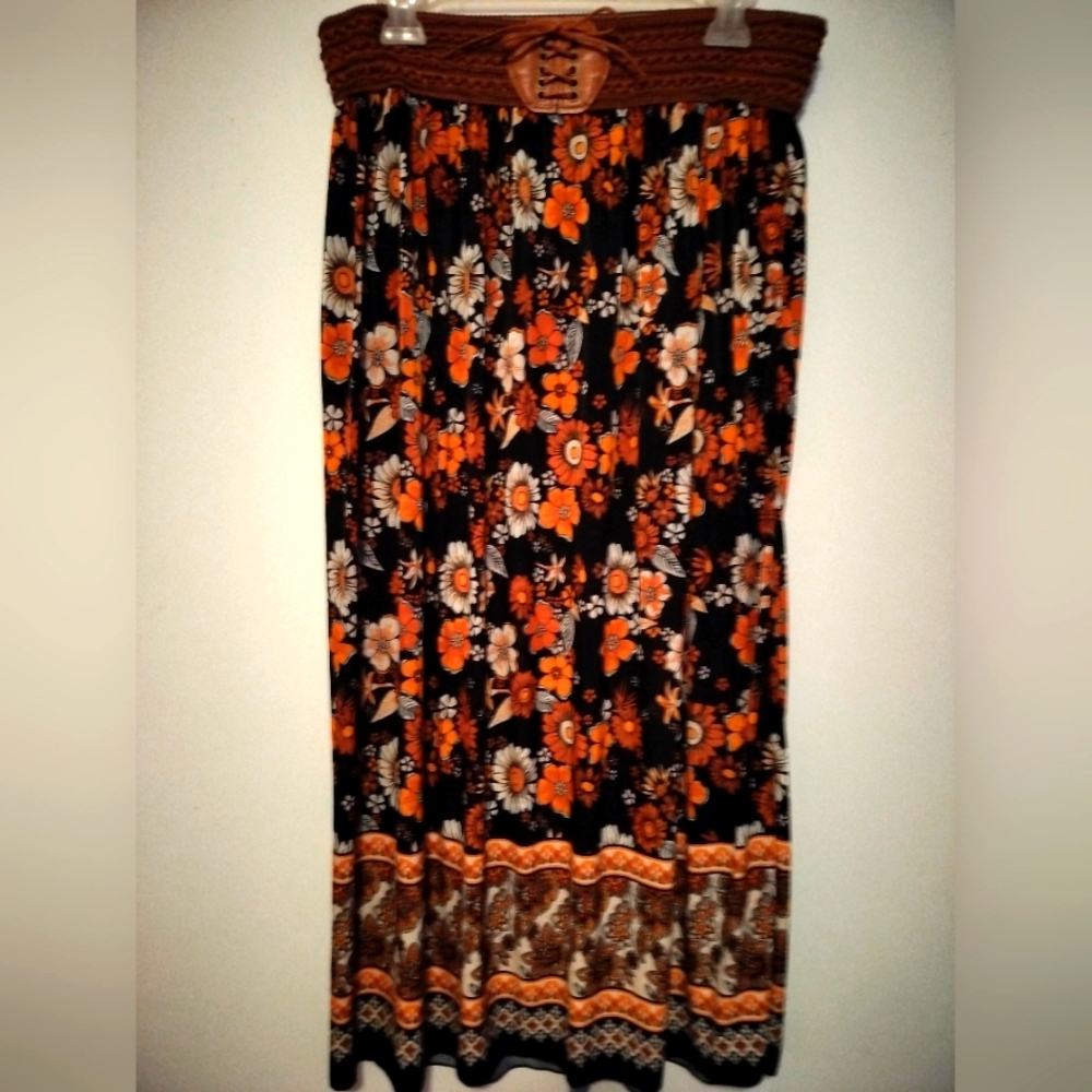 Ana & Rose Boho Chic Floral Black and Orange Flowy Skirt Size S/M.